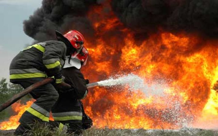 آتش‌سوزی در فروشگاه جانبازان شهرک پردیسان قم مهار شد